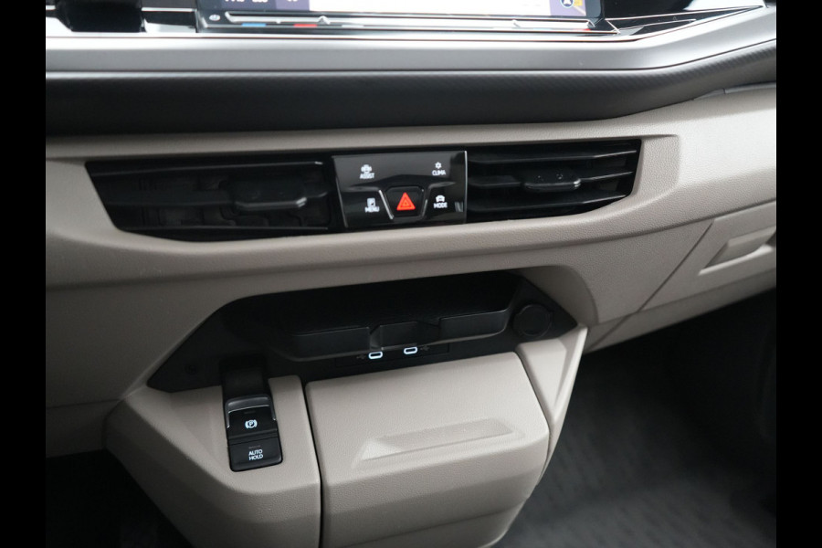 Volkswagen Multivan 1.4 eHybrid 7 Zits PHEV 218pk Dealer O.H | Trekhaak Af Fabriek | Panodak | IQ Light | Camera | Stoelverwarming | Apple Carplay | Navigatie | DAB | Cruise Control | 17"L.M | Plug In Hybrid |
