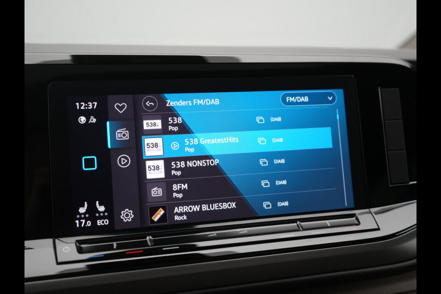 Volkswagen Multivan 1.4 eHybrid 7 Zits PHEV 218pk Dealer O.H | Trekhaak Af Fabriek | Panodak | IQ Light | Camera | Stoelverwarming | Apple Carplay | Navigatie | DAB | Cruise Control | 17"L.M | Plug In Hybrid |