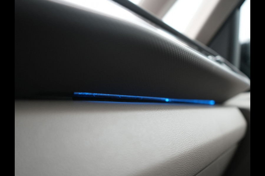 Volkswagen Multivan 1.4 eHybrid Energetic 6 Zits PHEV 218pk Dealer O.H | SOH 96,1% | Trekhaak Af Fabriek | Panodak | IQ Light | Camera | Stoelverwarming | Keyless | Sfeerverlichting | Navigatie | DAB | Cruise Control | Plug In Hybrid |