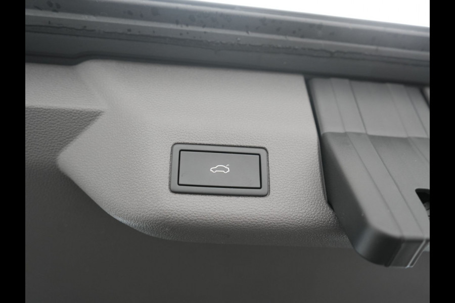Volkswagen Multivan 1.4 eHybrid Energetic 6 Zits PHEV 218pk Dealer O.H | SOH 96,1% | Trekhaak Af Fabriek | Panodak | IQ Light | Camera | Stoelverwarming | Keyless | Sfeerverlichting | Navigatie | DAB | Cruise Control | Plug In Hybrid |