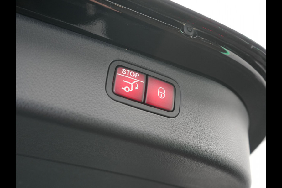 Mercedes-Benz C-Klasse Estate 300 e AMG Line PHEV 313pk Dealer O.H | Trekhaak Af Fabriek | Adaptive Cruise | Camera | Digital Light | Alcantara Sportstoelen Memory & Verwarmd | Keyless | Sfeerverlichting | Apple Carplay | Blis | DAB | 18"L.M | Plug In Hybrid