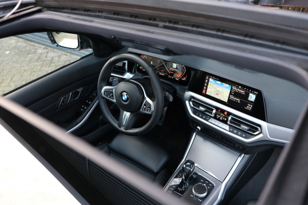 BMW 3-serie 320d xDrive*PANO*M-Pakket*Carplay*Sfeerverlichting*Adaptive cruise*Stoelverwarming*Sportstoelen*