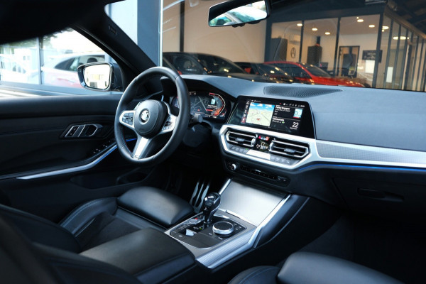 BMW 3-serie 320d xDrive*PANO*M-Pakket*Carplay*Sfeerverlichting*Adaptive cruise*Stoelverwarming*Sportstoelen*
