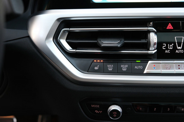 BMW 3-serie 320d xDrive*PANO*M-Pakket*Carplay*Sfeerverlichting*Adaptive cruise*Stoelverwarming*Sportstoelen*