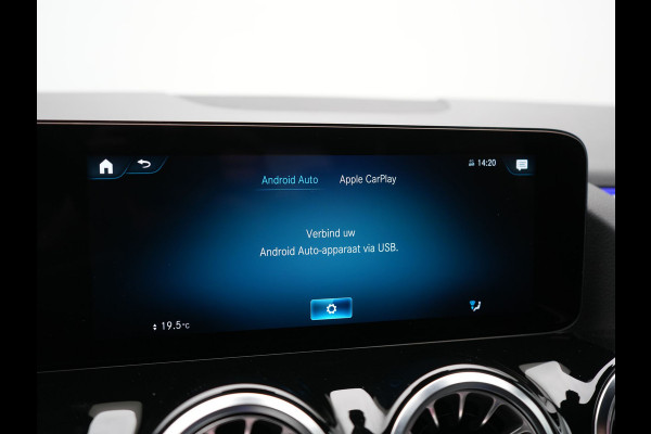 Mercedes-Benz EQA 250 Luxury Line 67 kWh 190pk Dealer O.H | Adaptive Cruise | MBUX Widescreen Navi |  Camera | Apple Carplay | Sportstoelen Verwarmd | Blis | Sfeerverlichting | DAB |  Navigatie | Virtual | 18"L.M