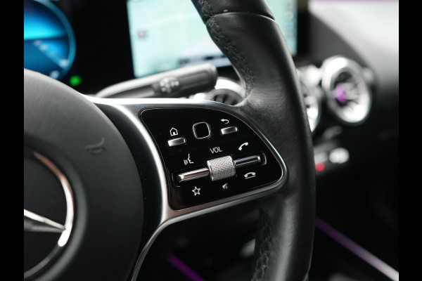 Mercedes-Benz EQA 250 Luxury Line 67 kWh 190pk Dealer O.H | Adaptive Cruise | MBUX Widescreen Navi |  Camera | Apple Carplay | Sportstoelen Verwarmd | Blis | Sfeerverlichting | DAB |  Navigatie | Virtual | 18"L.M