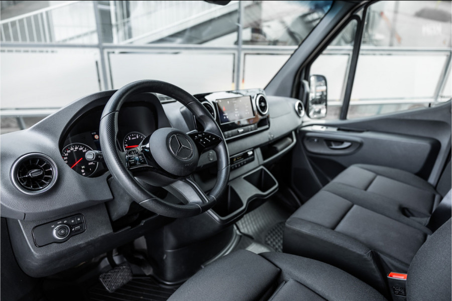 Mercedes-Benz Sprinter 317 1.9 CDI L2H2 | AMG | LED | CarPlay | Camera | Navigatie | Stoelverwarming | Cruise control | Dealer onderhouden | Lederen bekleding | Nieuwe APK | L2H2