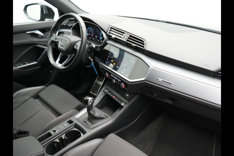 Audi Q3 45 TFSI e 2X S Line PHEV 245pk | Trekhaak Af Fabriek | Adaptive Cruise | Sportstoelen Verwarmd | Apple Carplay | Blis | DAB | Navigatie | Virtual | 18"L.M | Plug In Hybrid