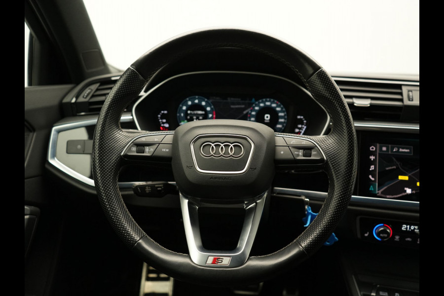 Audi Q3 45 TFSI e 2X S Line PHEV 245pk | Trekhaak Af Fabriek | Adaptive Cruise | Sportstoelen Verwarmd | Apple Carplay | Blis | DAB | Navigatie | Virtual | 18"L.M | Plug In Hybrid