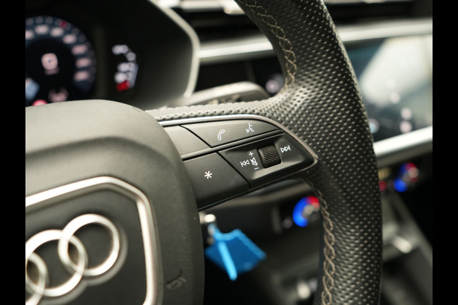 Audi Q3 45 TFSI e 2X S Line PHEV 245pk | Trekhaak Af Fabriek | Adaptive Cruise | Sportstoelen Verwarmd | Apple Carplay | Blis | DAB | Navigatie | Virtual | 18"L.M | Plug In Hybrid