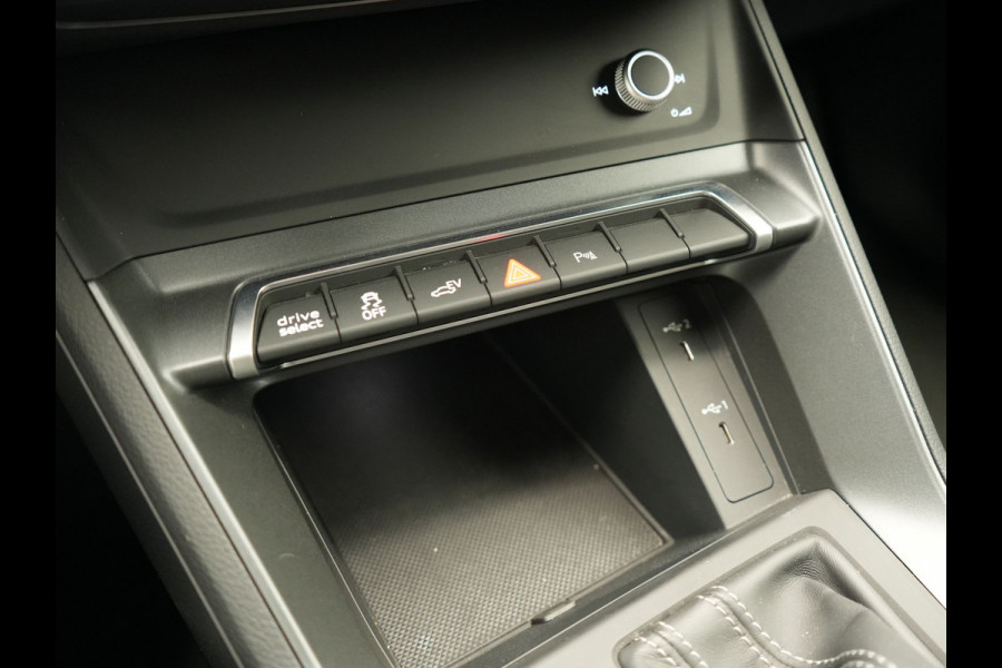 Audi Q3 45 TFSI e 2X S Line PHEV 245pk | Trekhaak Af Fabriek | Adaptive Cruise | Sportstoelen Verwarmd | Apple Carplay | Blis | DAB | Navigatie | Virtual | 18"L.M | Plug In Hybrid
