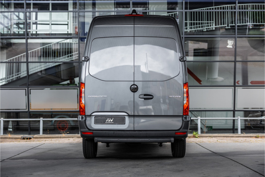 Mercedes-Benz Sprinter 317 1.9 CDI L2H2 | AMG | LED | CarPlay | Camera | Navigatie | Stoelverwarming | Cruise control | Dealer onderhouden | Lederen bekleding | Nieuwe APK | L2H2