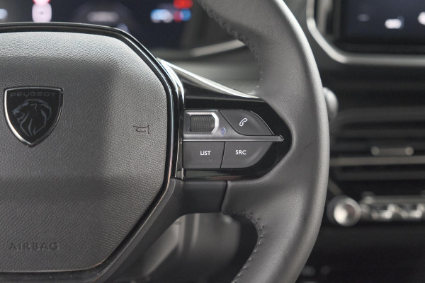 Peugeot 2008 PureTech 100 Allure | Apple Carplay | Parkeersensoren | Climate control