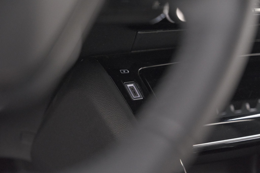 Peugeot 2008 PureTech 100 Allure | Apple Carplay | Parkeersensoren | Climate control