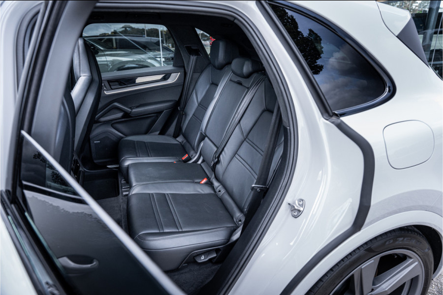 Porsche Cayenne 3.0 S E-Hybrid (519pk) ** Panodak ** Sport Design ** InnoDrive ** Trekhaak ** HUD ** PDLS+ ** 4-wielsturing ** BOSE ** Surround View ** Alcantara Hemel