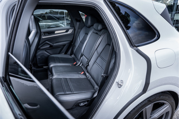 Porsche Cayenne 3.0 S E-Hybrid (519pk) ** Panodak ** Sport Design ** InnoDrive ** Trekhaak ** HUD ** PDLS+ ** 4-wielsturing ** BOSE ** Surround View ** Alcantara Hemel