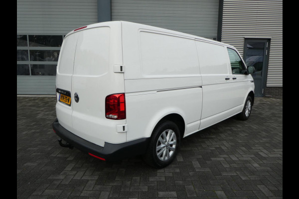 Volkswagen Transporter 2.0 TDI L2H1 150 pk automaat , 3 zits , trekhaak