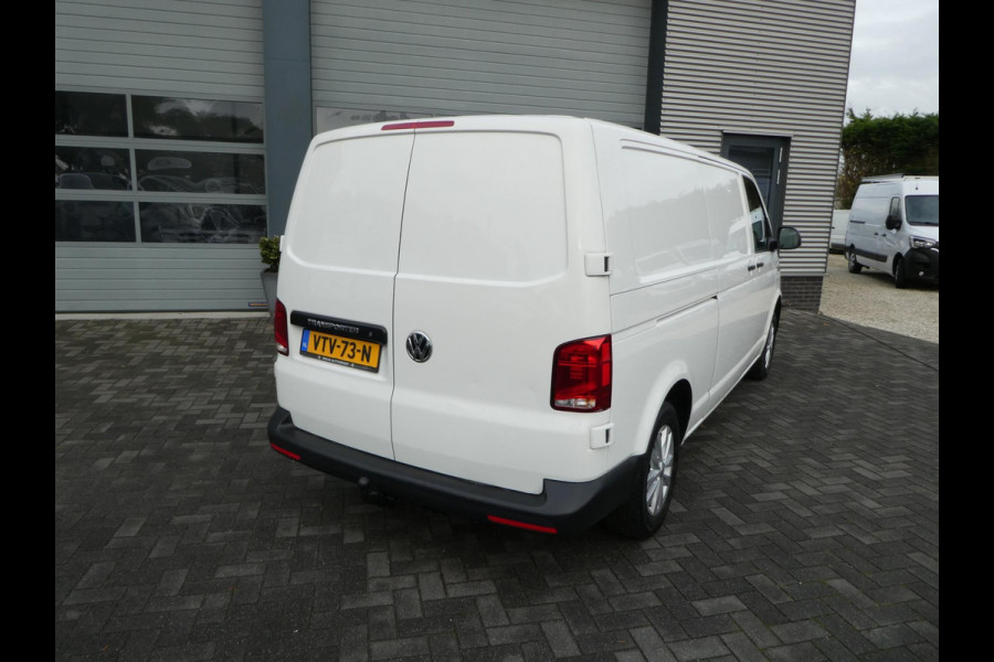 Volkswagen Transporter 2.0 TDI L2H1 150 pk automaat , 3 zits , trekhaak
