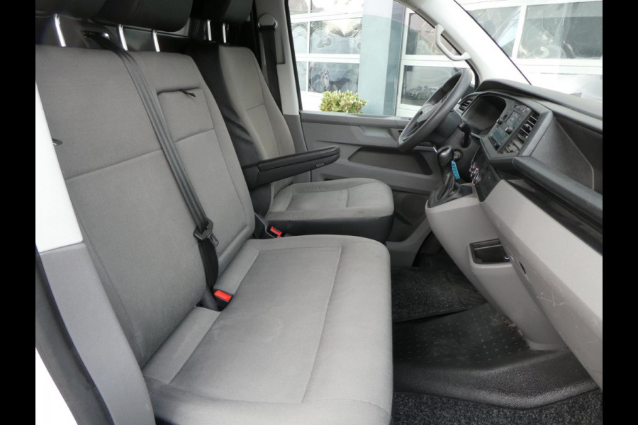 Volkswagen Transporter 2.0 TDI L2H1 150 pk automaat , 3 zits , trekhaak
