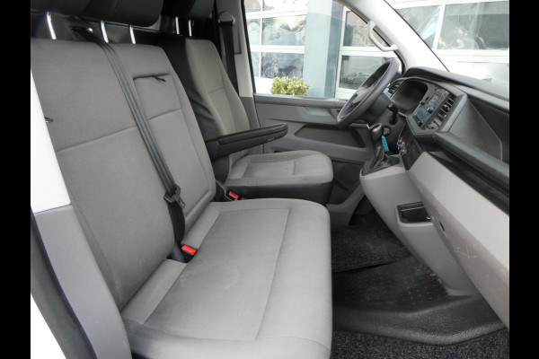 Volkswagen Transporter 2.0 TDI L2H1 150 pk automaat , 3 zits , trekhaak