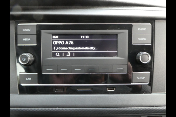 Volkswagen Transporter 2.0 TDI L2H1 150 pk automaat , 3 zits , trekhaak
