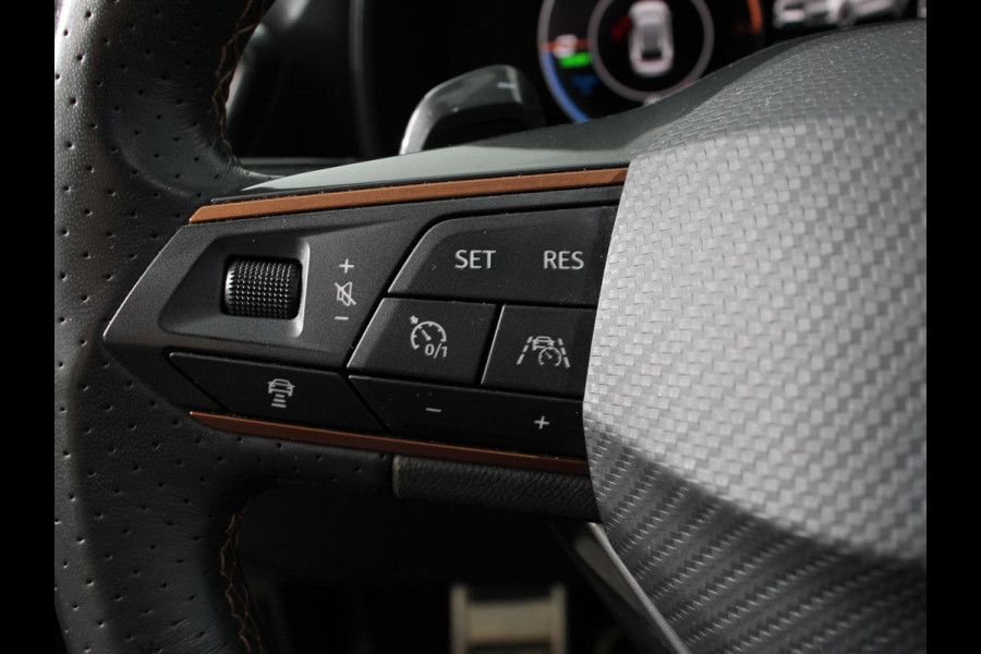 CUPRA Leon Sportstourer 1.4 e-Hybrid VZ 245 pk DSG Wegklapbare trekhaak Navigatie Apple CarPlay Android Auto Camera Parkeerhulp  Adaptive Cruise Control Dodehoekdetectie Stoel- en stuurverwarming Full Led Climate Control Lichtmetalen velgen