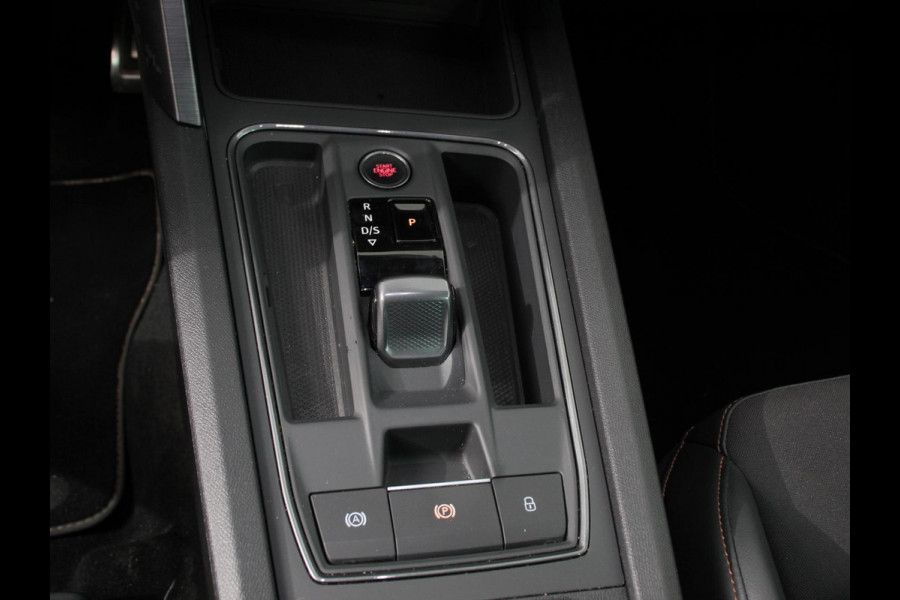CUPRA Leon Sportstourer 1.4 e-Hybrid VZ 245 pk DSG Wegklapbare trekhaak Navigatie Apple CarPlay Android Auto Camera Parkeerhulp  Adaptive Cruise Control Dodehoekdetectie Stoel- en stuurverwarming Full Led Climate Control Lichtmetalen velgen