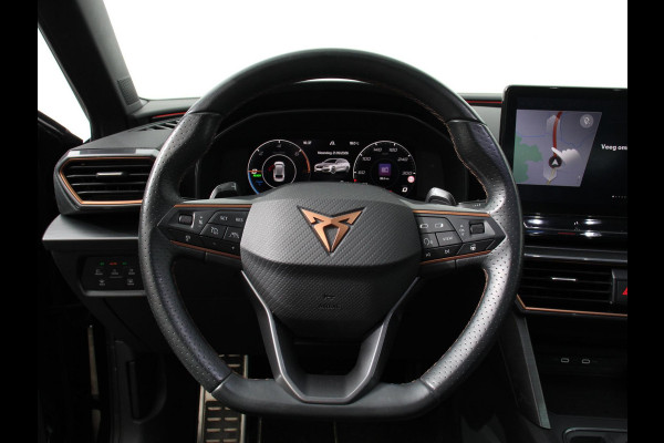 CUPRA Leon Sportstourer 1.4 e-Hybrid VZ 245 pk DSG Wegklapbare trekhaak Navigatie Apple CarPlay Android Auto Camera Parkeerhulp  Adaptive Cruise Control Dodehoekdetectie Stoel- en stuurverwarming Full Led Climate Control Lichtmetalen velgen