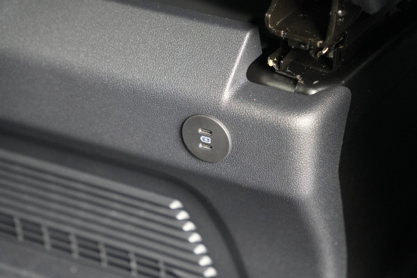 Ford Transit Custom 340 2.5 PHEV L2H1 Kombi Trend 9 zits - Navigatie - Privacy glass - Camera - Carplay - Cruise - Rijklaar