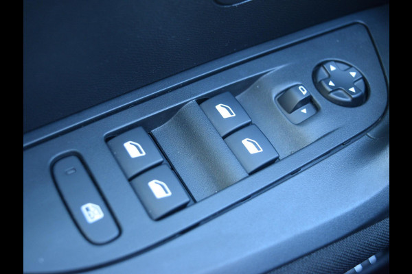 Peugeot e-2008 EV Active 50 kWh | CLIMATE CONTROL | PARKEERSENSOREN MET CAMRERA | CRUISE CONTROL |