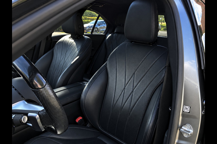 Mercedes-Benz C-Klasse 300 e AMG Line | Magno | Panoramadak | Stoelverwarming | Adaptive Cruise Control | Dodehoekdetectie | Head-Up Display | Memory Seat | 360 Camera | Keyless | Ambiance Verlichting | Navigatie | Apple Carplay