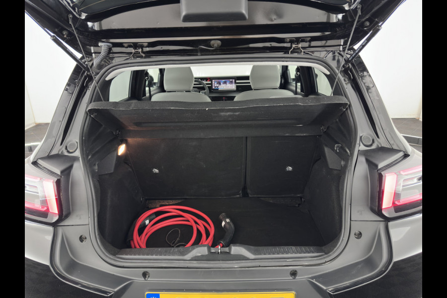 Citroën ë-C3 Max 113pk 44 kWh [3-Fase-11kW ] {SoH-90%} (INCL.BTW) *FULL-LED | NAVI-FULLMAP | CAMERA | COMFORT-SEATS | PRIVACY-GLASS | CARPLAY | DAB | ECC | PDC | CRUISE | 17''ALU*
