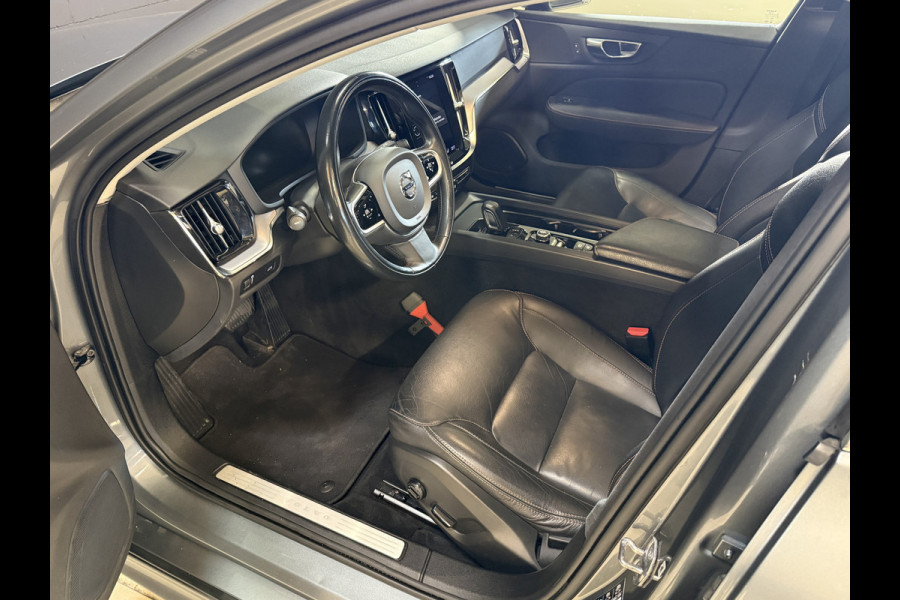 Volvo V60 2.0 B4 Business Pro | R-Design | Stoel/Stuurverwarming | Camera | Navi | Panoramadak