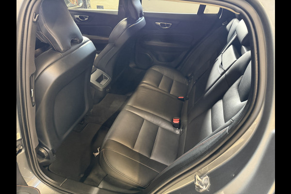 Volvo V60 2.0 B4 Business Pro | R-Design | Stoel/Stuurverwarming | Camera | Navi | Panoramadak