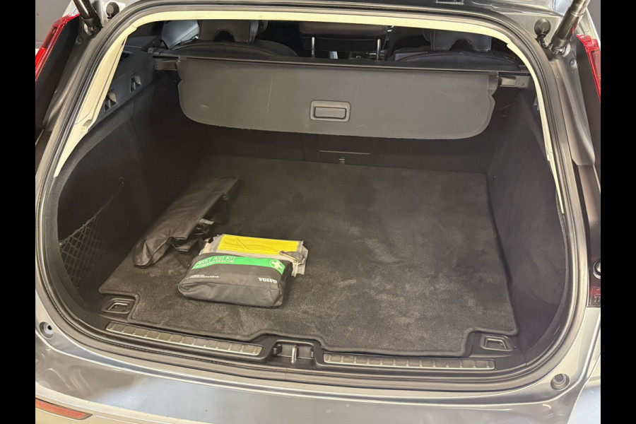 Volvo V60 2.0 B4 Business Pro | R-Design | Stoel/Stuurverwarming | Camera | Navi | Panoramadak