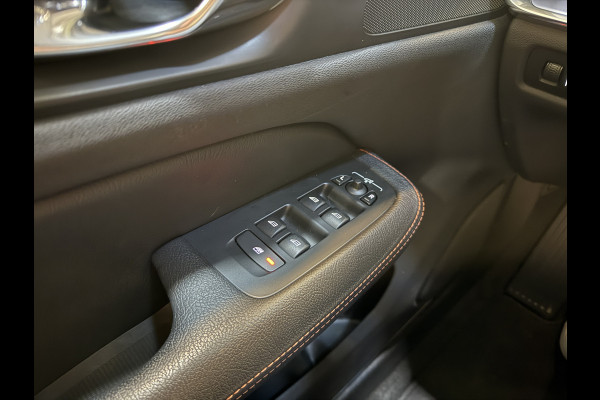 Volvo V60 2.0 B4 Business Pro | R-Design | Stoel/Stuurverwarming | Camera | Navi | Panoramadak
