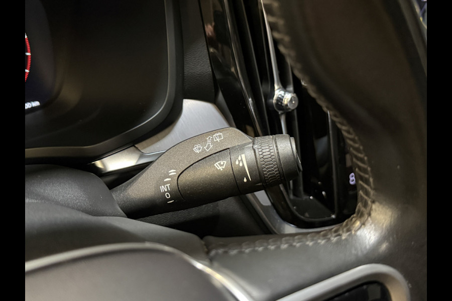 Volvo V60 2.0 B4 Business Pro | R-Design | Stoel/Stuurverwarming | Camera | Navi | Panoramadak