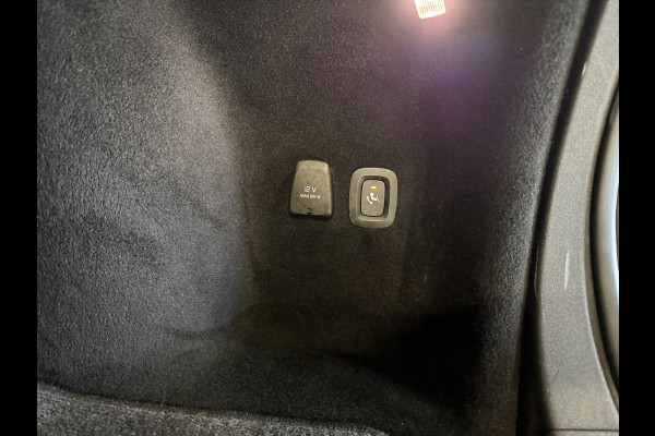 Volvo V60 2.0 B4 Business Pro | R-Design | Stoel/Stuurverwarming | Camera | Navi | Panoramadak