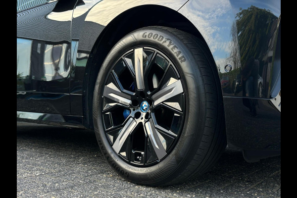 BMW iX xDrive40 Executive, BTW, Pano, Head-Up, Luchtvering, IAS, NAP