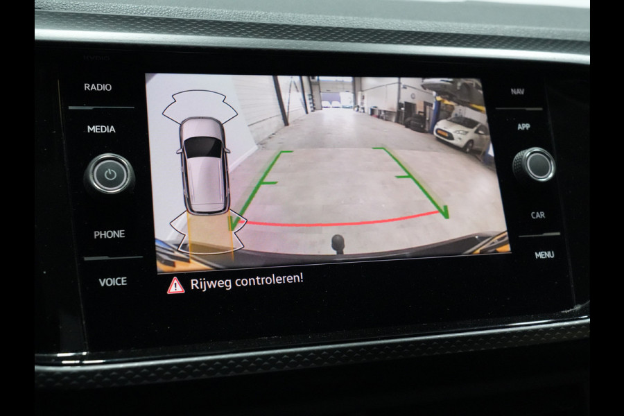 Volkswagen T-Cross 1.0 TSI 110pk Life Business | Trekhaak | Navigatie | ACC | Camera