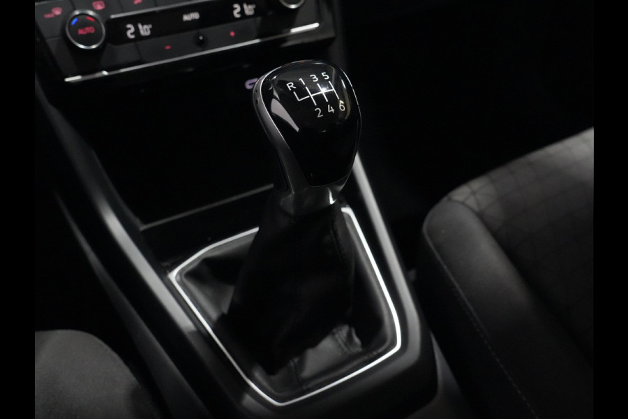 Volkswagen T-Cross 1.0 TSI 110pk Life Business | Trekhaak | Navigatie | ACC | Camera