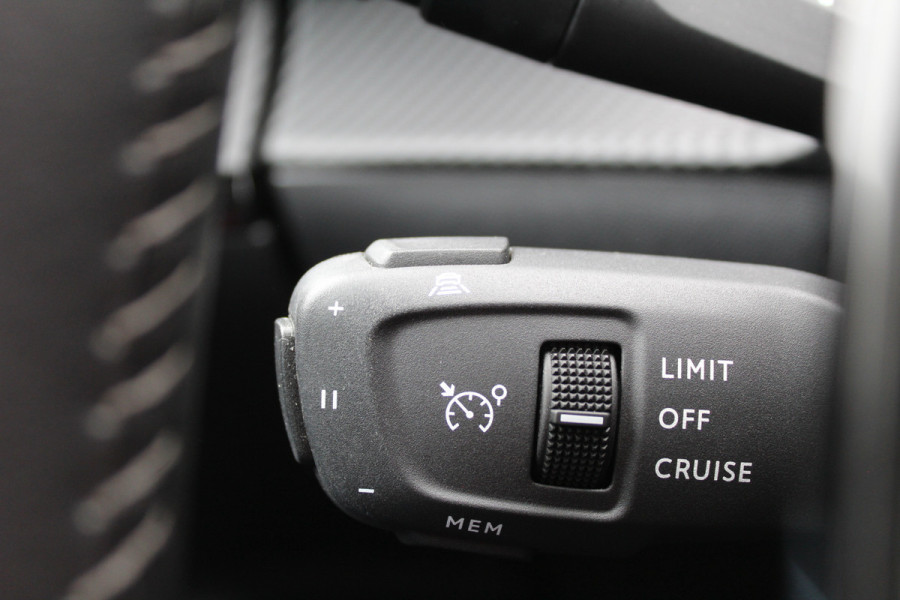 Peugeot 2008 1.2 PureTech 100PK Allure Pack | Adaptieve Cruise | Origin NL | Dealer Onderhouden | Camera