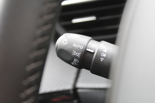 Peugeot 2008 1.2 PureTech 100PK Allure Pack | Adaptieve Cruise | Origin NL | Dealer Onderhouden | Camera