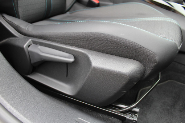 Peugeot 2008 1.2 PureTech 100PK Allure Pack | Adaptieve Cruise | Origin NL | Dealer Onderhouden | Camera