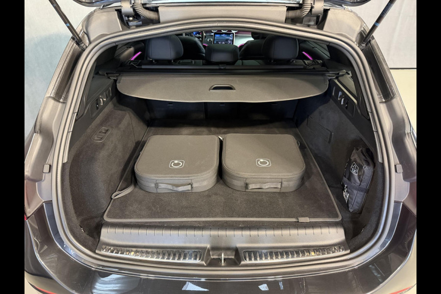 Mercedes-Benz C-Klasse Estate 300 e AMG Line 18"/SOH 97%/Panoramadak/Trekhaak/LED/Stoelverwarming/Sfeerverlichting/Elektrische klep/Apple Carplay & Android Auto