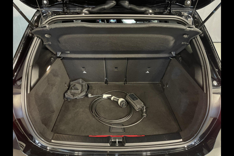Mercedes-Benz B-Klasse 250 e Business Solution AMG Limited Night Pakket 18''/SOH 96%/Sfeerverlichting/DAB/PDC v+a/Stoelverwarming/Climate/Apple Carplay & Android Auto