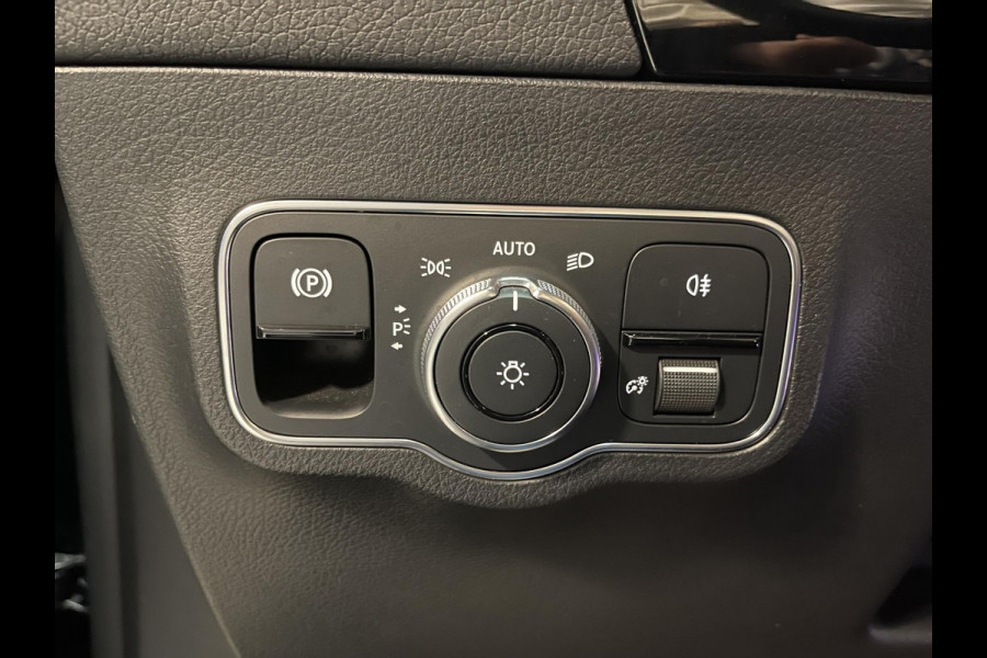 Mercedes-Benz B-Klasse 250 e Business Solution AMG Limited Night Pakket 18''/SOH 96%/Sfeerverlichting/DAB/PDC v+a/Stoelverwarming/Climate/Apple Carplay & Android Auto