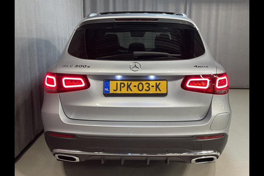Mercedes-Benz GLC 300e 4MATIC AMG Line 19"/SOH 94%/Panoramadak/Dodehoek/Adaptieve cruise/Keyless/Burmester/Matrix LED/Apple Carplay & Android Auto/Stoelverwarming/Elektrische klep