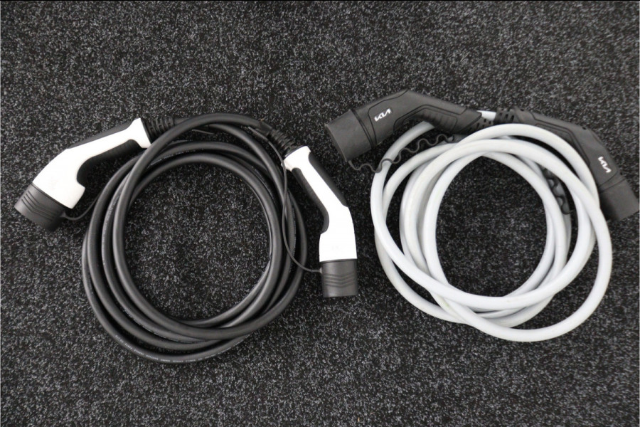 Kia EV3 Plus 81.4 kWh - Stoel/stuurwiel verwarming - Adaptieve Cruisecontrole - LED lampen - Fabrieksgarantie tot 04-2032