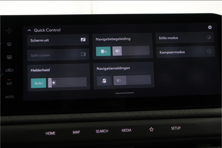 Kia EV3 Plus 81.4 kWh - Stoel/stuurwiel verwarming - Adaptieve Cruisecontrole - LED lampen - Fabrieksgarantie tot 04-2032